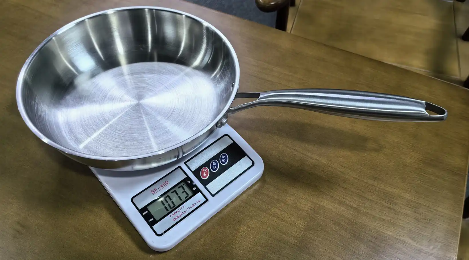 tri-ply stainless steel frying pan sample weight checking for B2B quality control